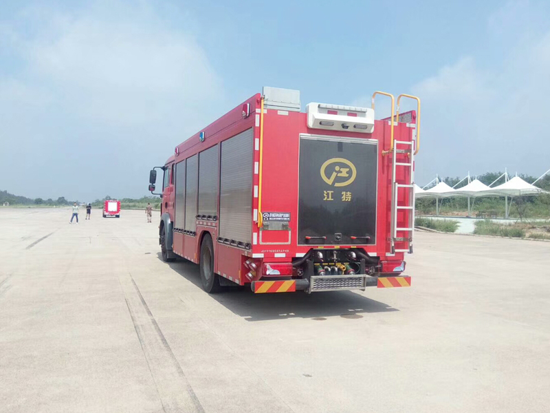 德國(guó)MAN壓縮空氣泡沫消防車