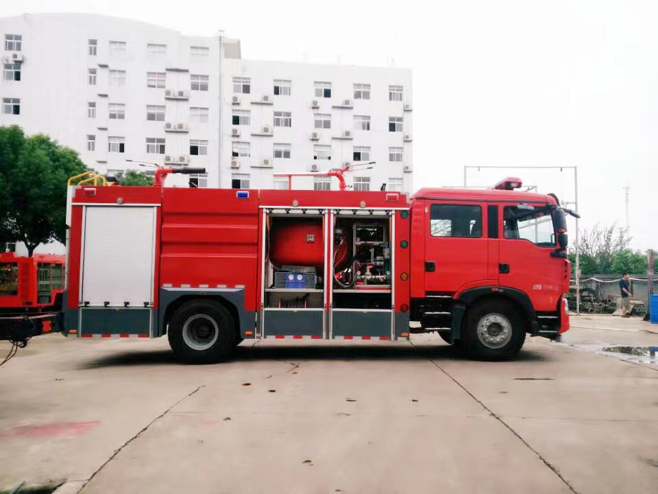 湖北江南干粉泡沫消防車的組成原理及結(jié)構(gòu)有那些？